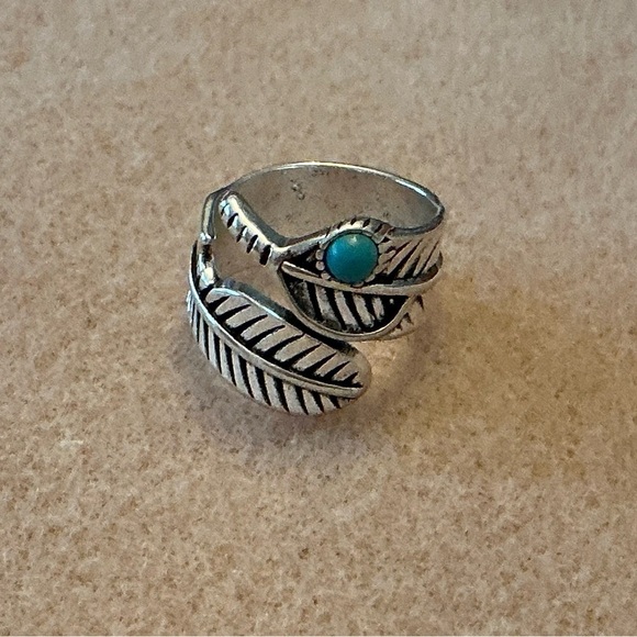 Jewelry - Beautiful adjustable ring, Brand New!